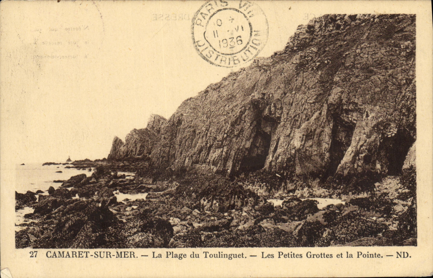 CPA Camaret sur Mer La Plage du Toulinguet Les Petites Grottes et la Pointe