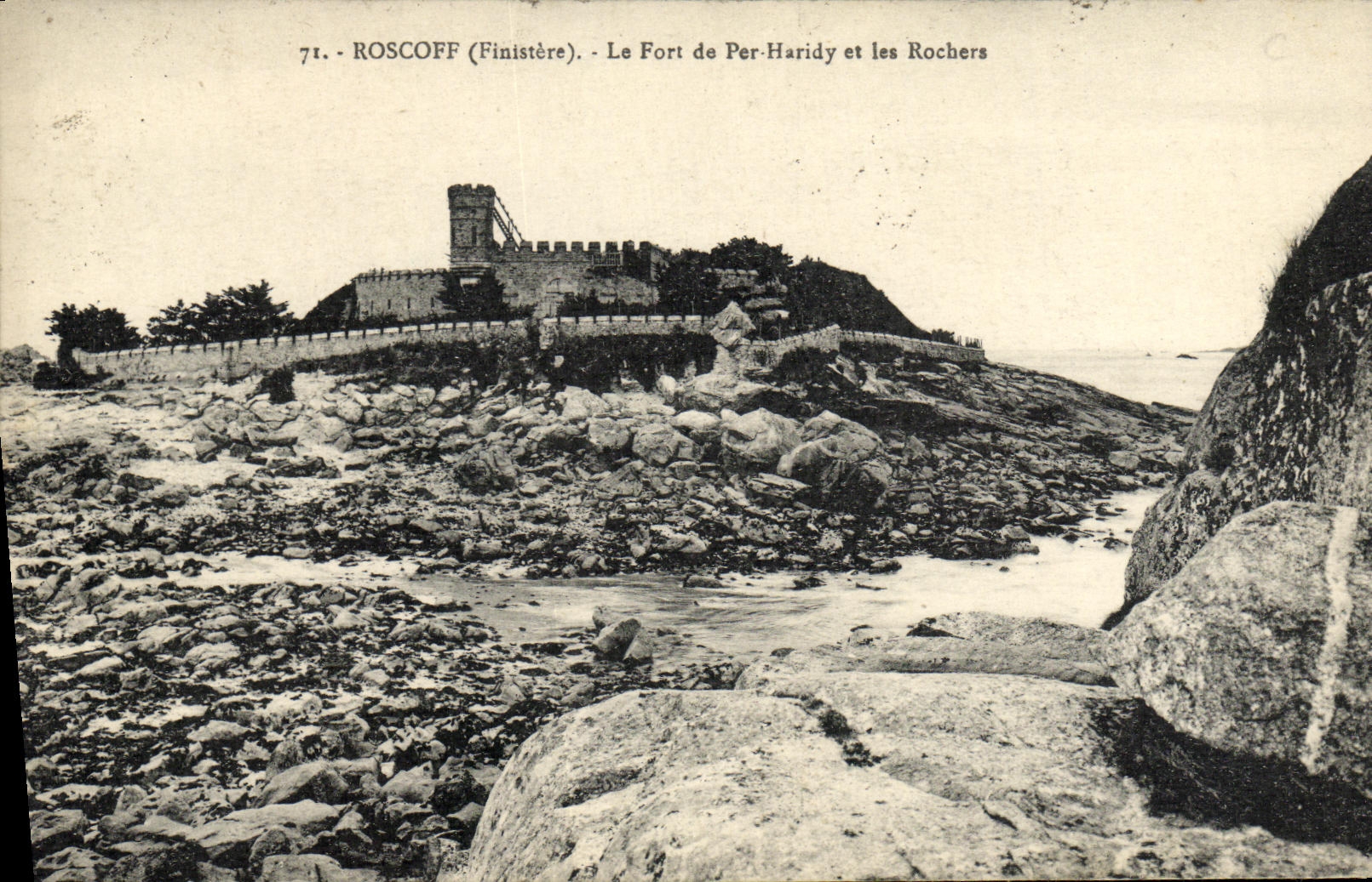 CPA Roscoff Le fort de Per Haridy et les Rochers