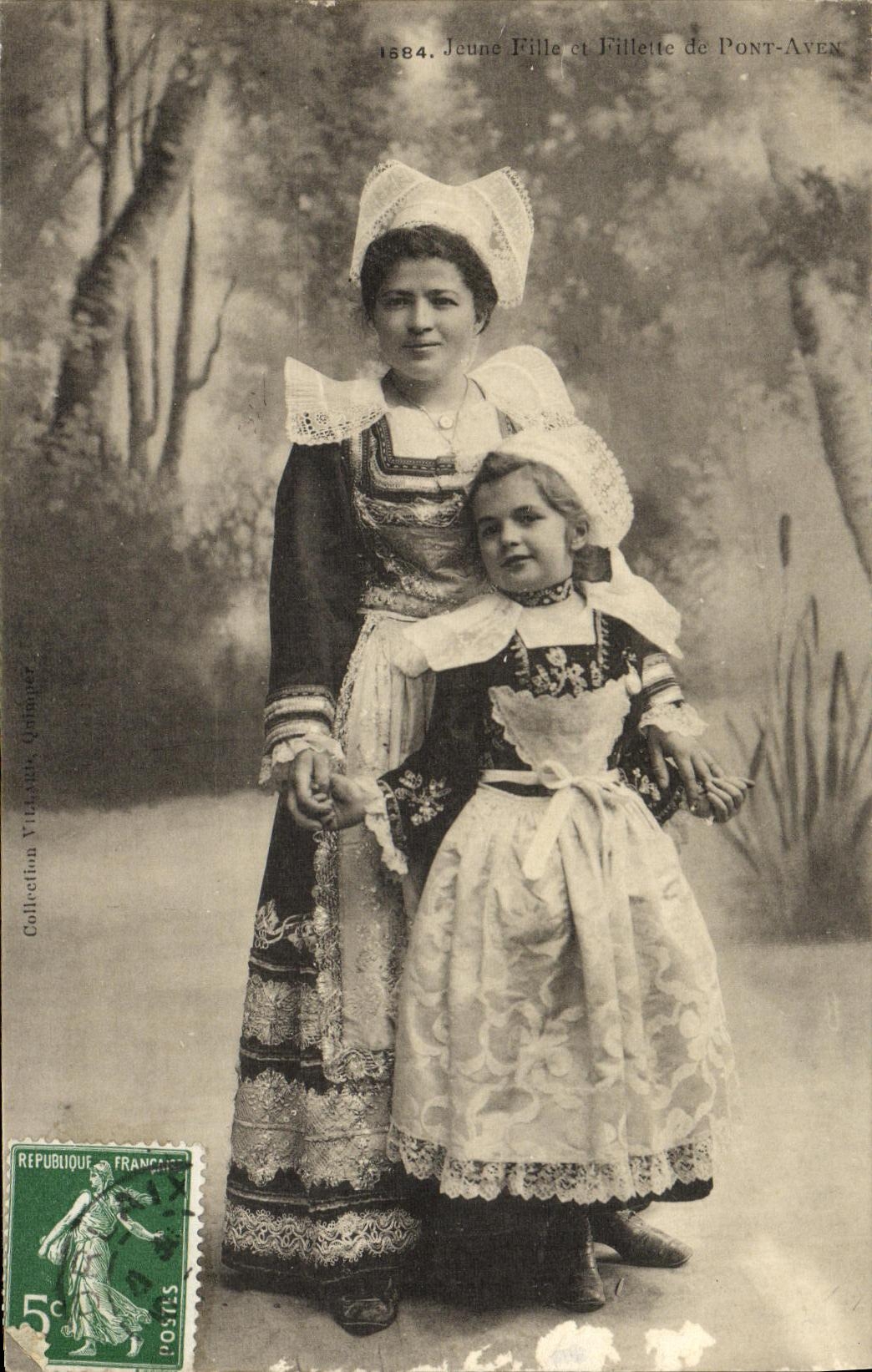 CPA Pont Aven Jeune fille et fillette Folklore
