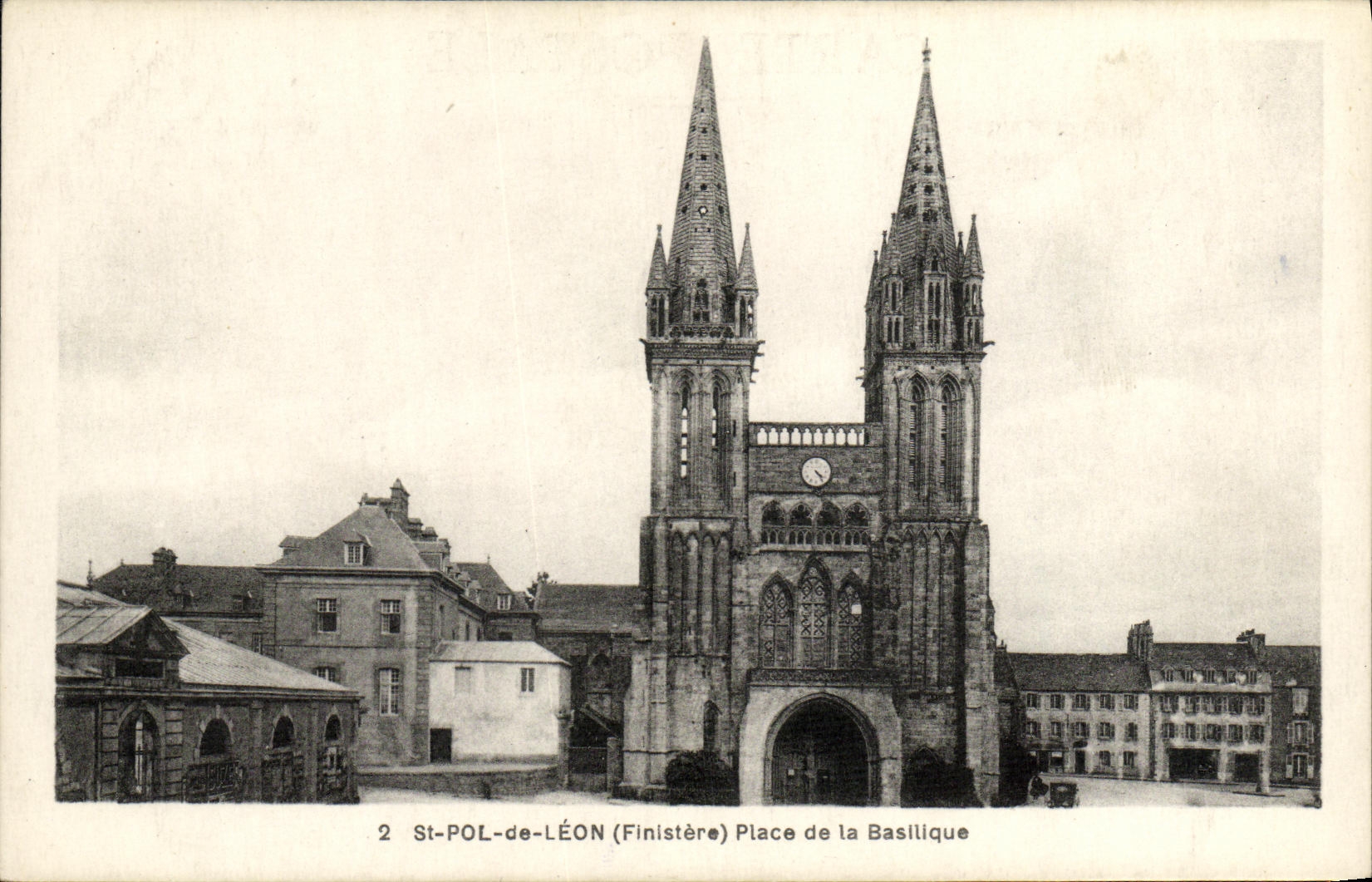 CPA St Pol de Leon Place de la Basilique