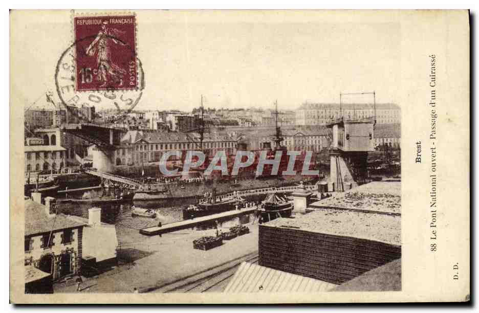 CPA Brest Le Pont National Ouvert Passage d un Cuirasse Bateau