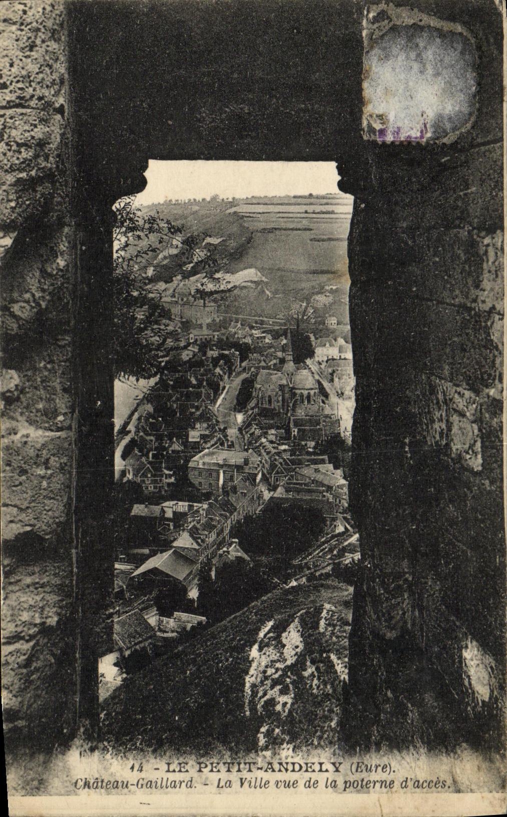 Le Petit-Andely (Eure) — Vue de la ville depuis la poterne d'accès — Château-Gaillard