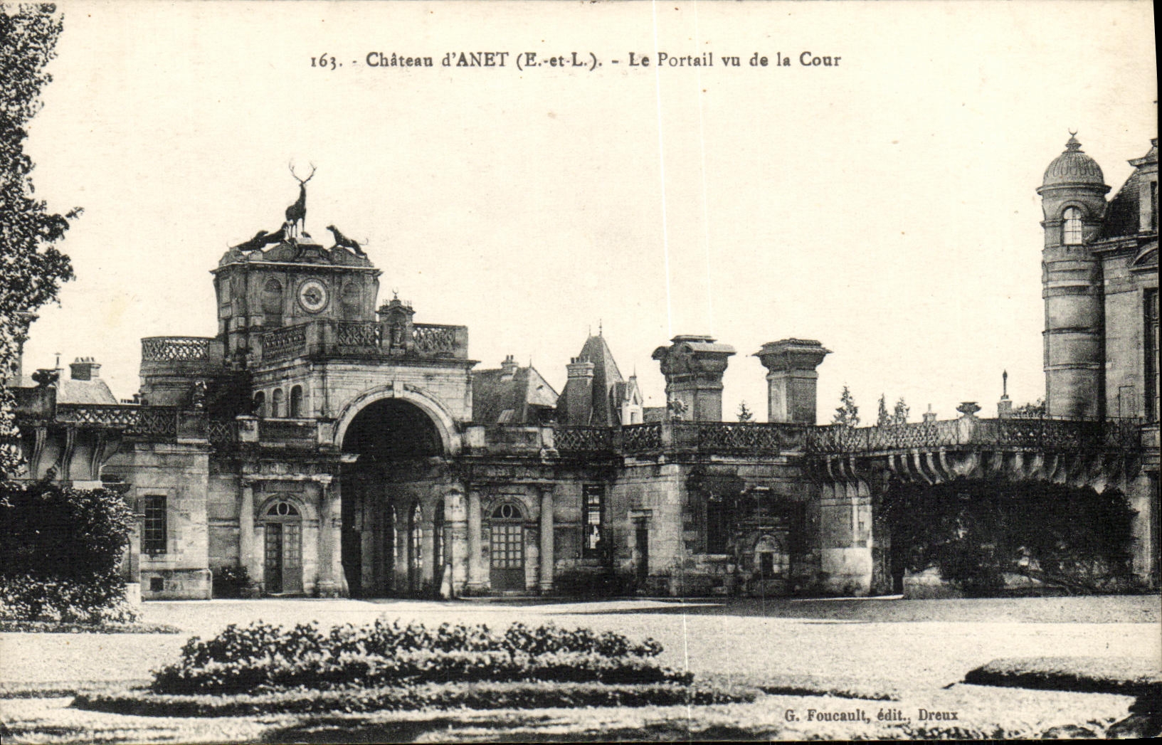 Château d'ANET (E.-et-L.) — Le Portail vu de la Cour — G. Foucault, édit. Dreux