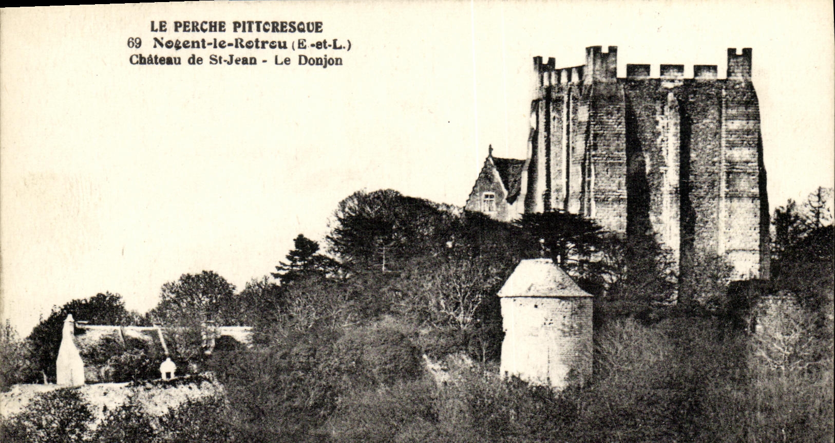 CPA Nogent le Rotrou Chateau de St Jean Le Donjon