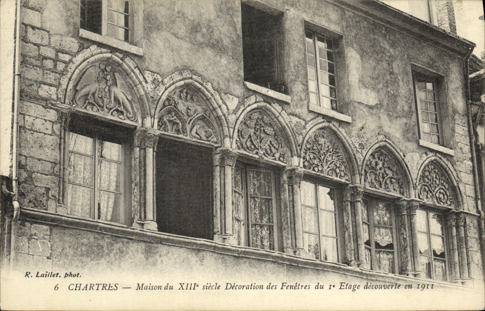 Chartres — Maison du XIIIe siècle — Décoration des fenêtres du 1er étage découverte en 1911