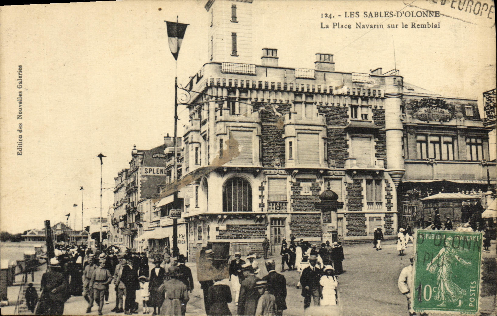 CPA Les Sables d Olonne La Place Navarin sur le Remblai
