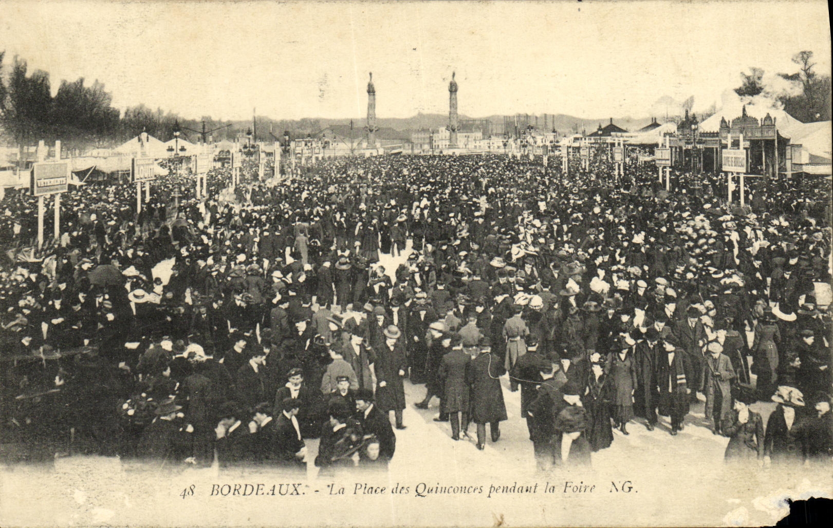 CPA Bordeaux La place des Quinconces pendant la foire 