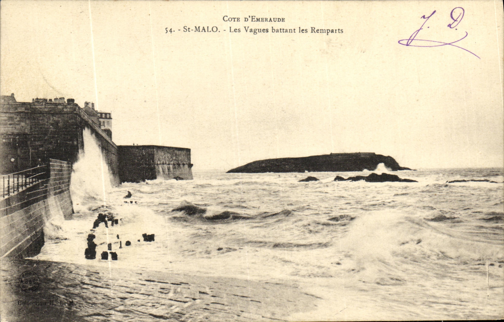 St-Malo - Côte d'Émeraude - Les Vagues battant les Remparts — Collection H. D.
