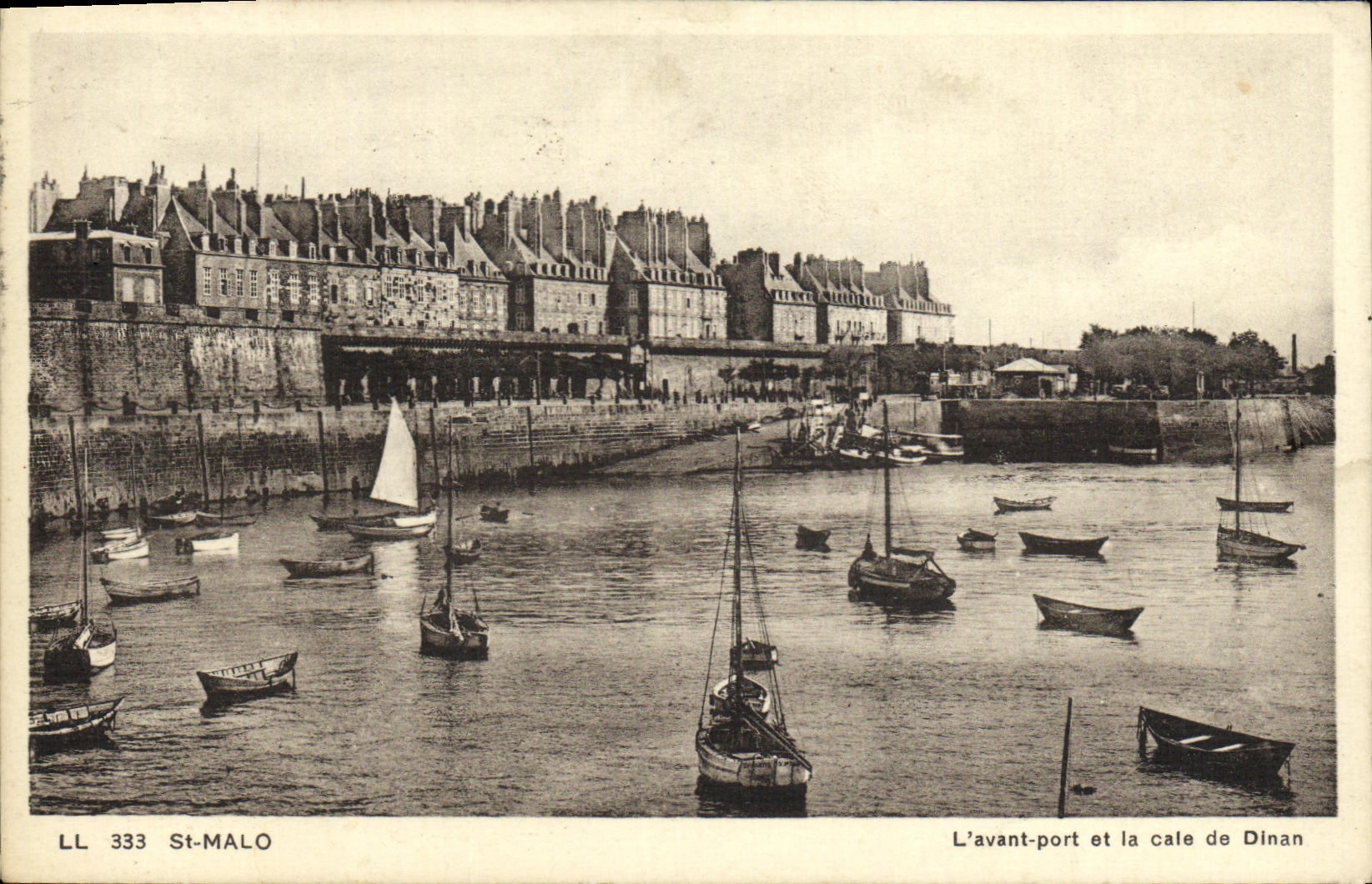 St-Malo — L'avant-port et la cale de Dinan — LL 333