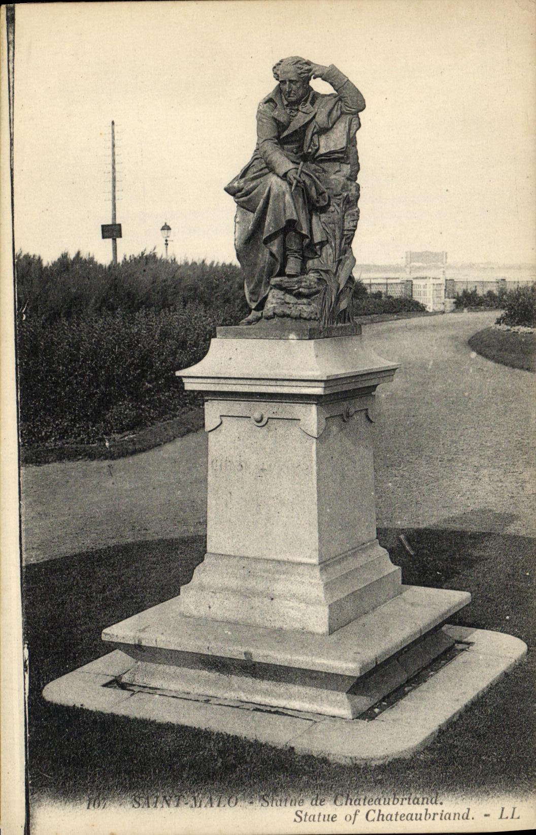 Saint-Malo — Statue de Chateaubriand — L.L. n°102