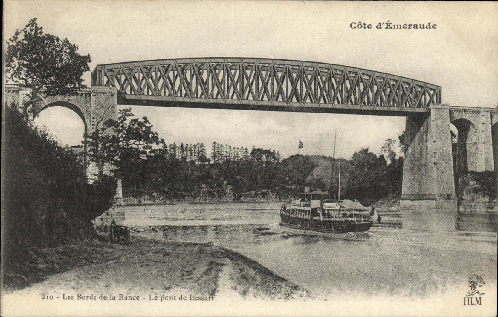 CPA Cote d Emeraude LEs bords de la Rance Le pont de Lessart Bateau 