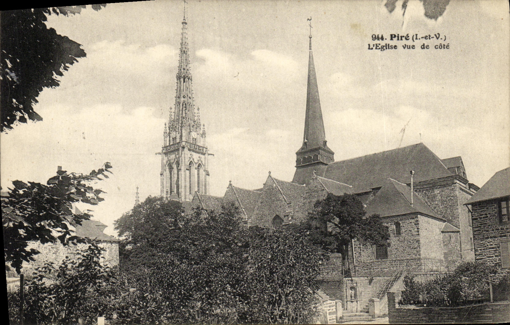 Piré (I.-et-V.) — L'Église vue de côté — Éditeur non identifié, n° 944