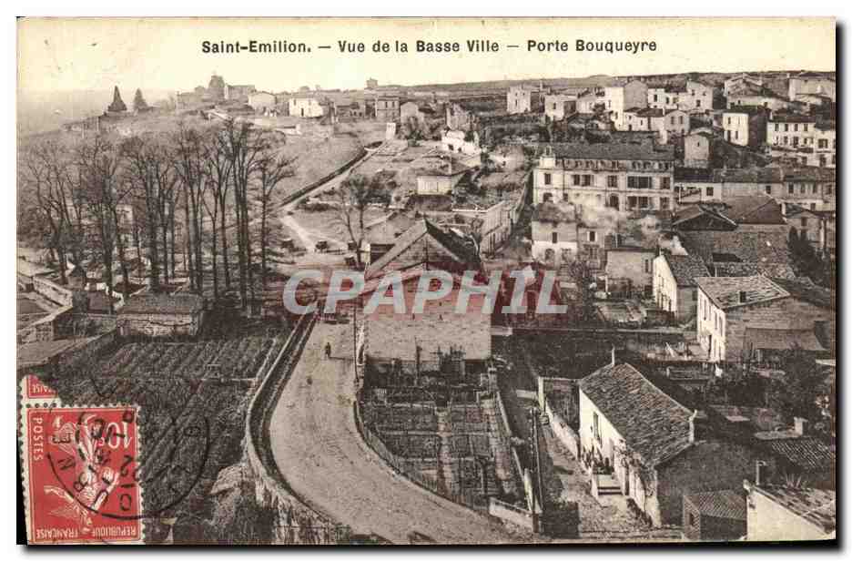 Saint-Emilion — Vue de la Basse Ville — Porte Bouqueyre