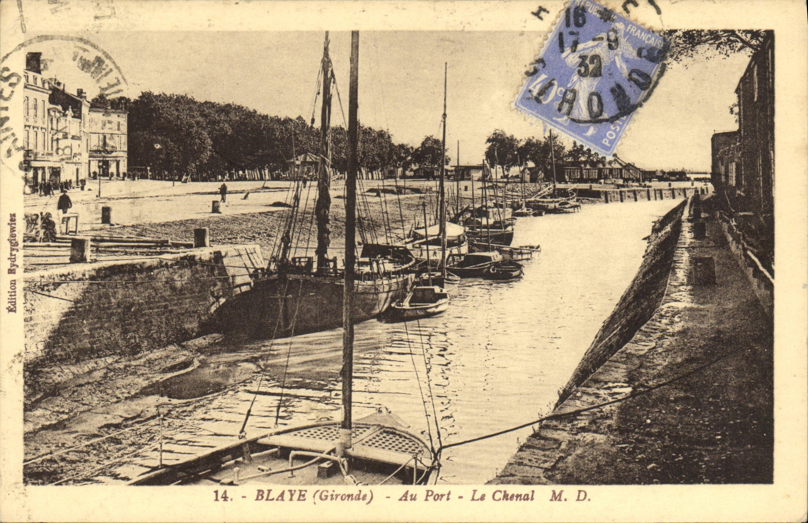 CPA Blaye Au Port Le Chenal Bateaux