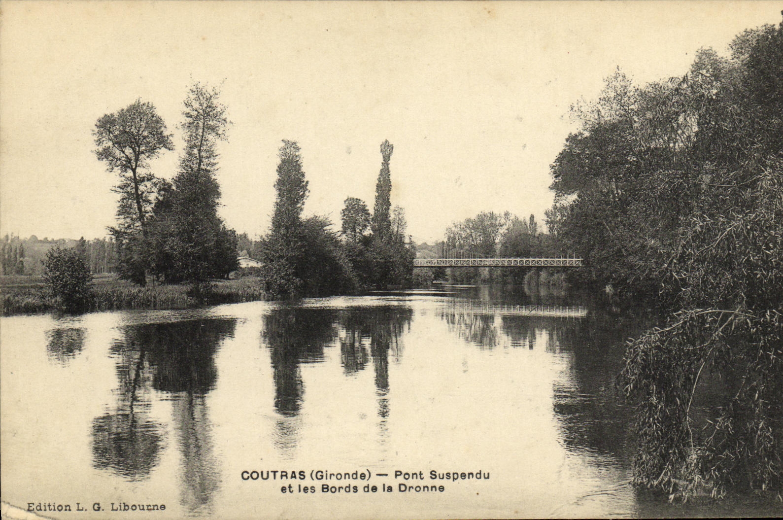 CPA Coutras Pont Suspendu et les Bords de le Dronne