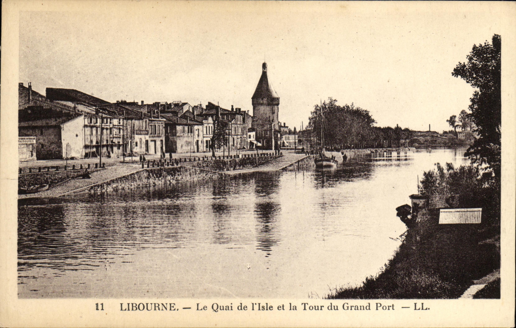 CPA Libourne Le Quai de L Isle et la Tour du Grand Port