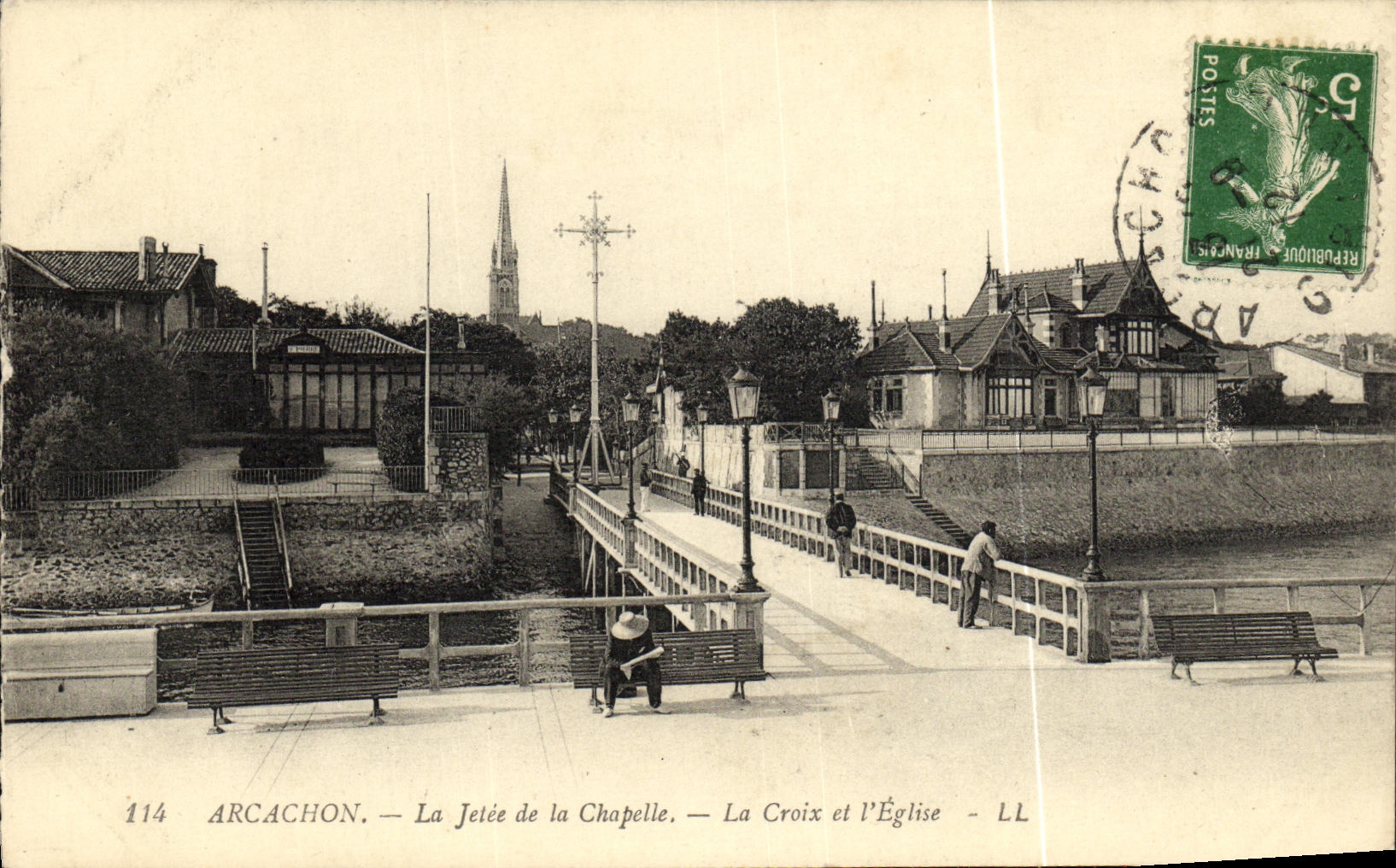 CPA Arcachon La Jetee de la Chapelle La Croix et l Eglise