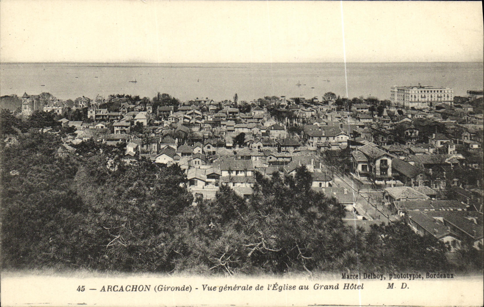 CPA Cote D Argent Arcachon Vue Generale de L Eglise au Grand Hotel