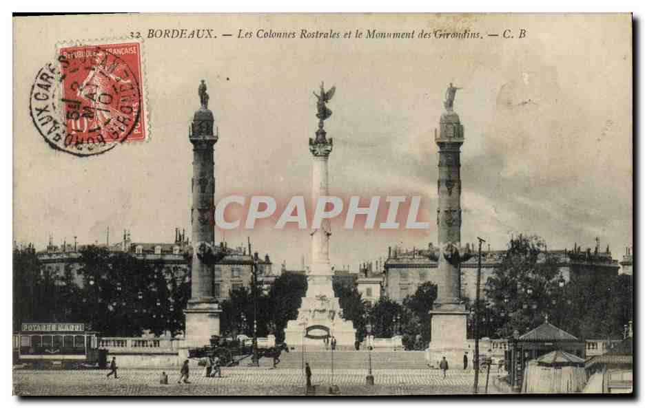 CPA Bordeaux Les Colonnes Rostrales et le Monument des Girondins 
