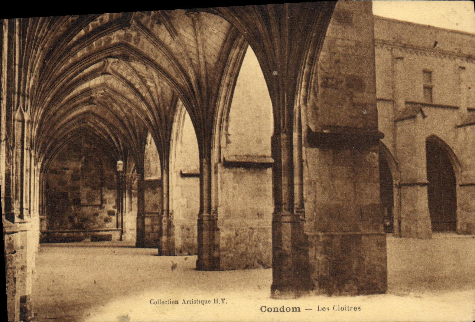 Condom — Les Cloîtres — Collection Artistique H.T.
