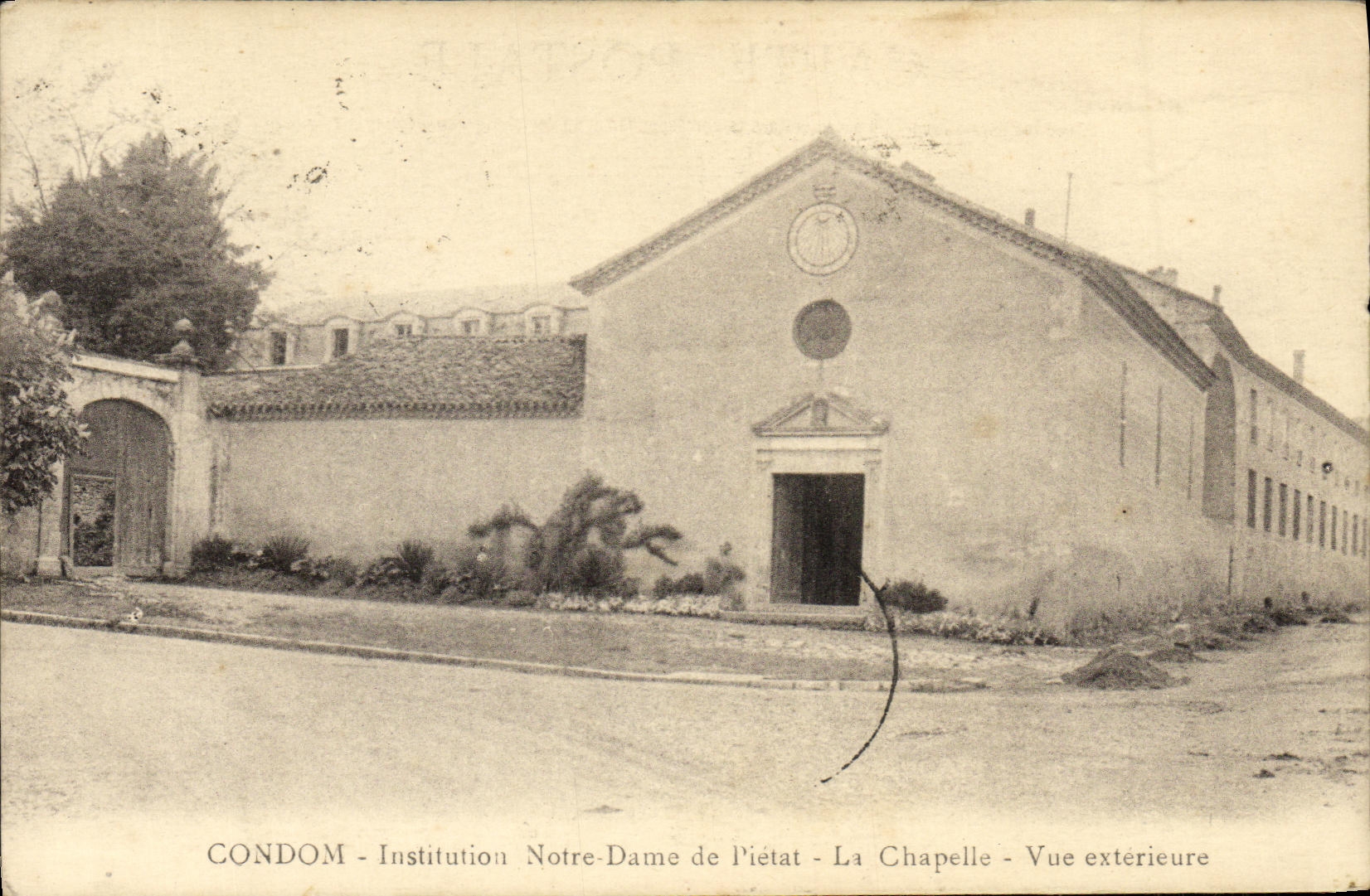 Condom - Institution Notre-Dame de Piétat - La Chapelle - Vue extérieure