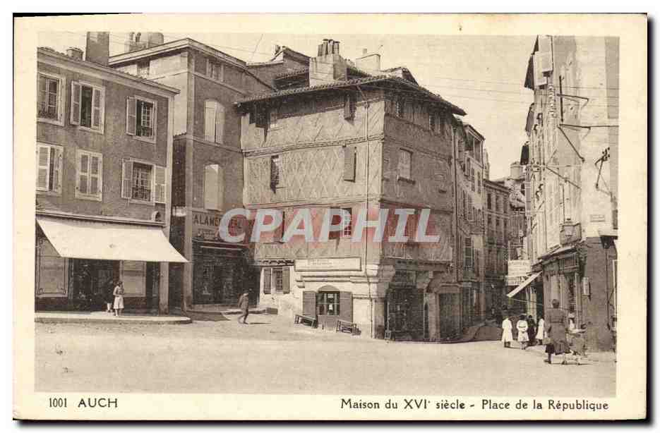 CPA Auch Maison du 16eme Place de la Republique