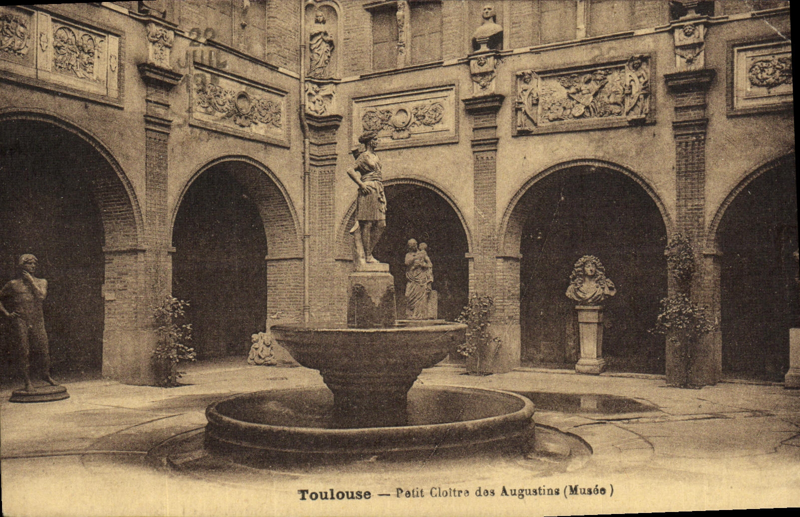 CPA Toulouse Petit Cloitre des Augustins Musee