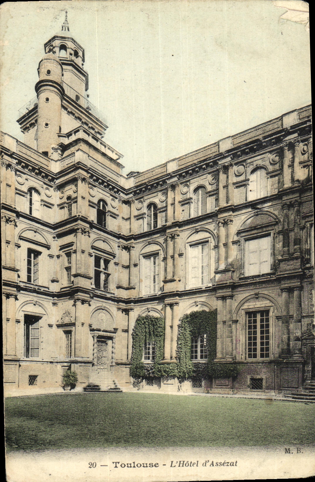 Toulouse - L'Hôtel d'Assézat — vue du patio avec tour — M. B. n°20