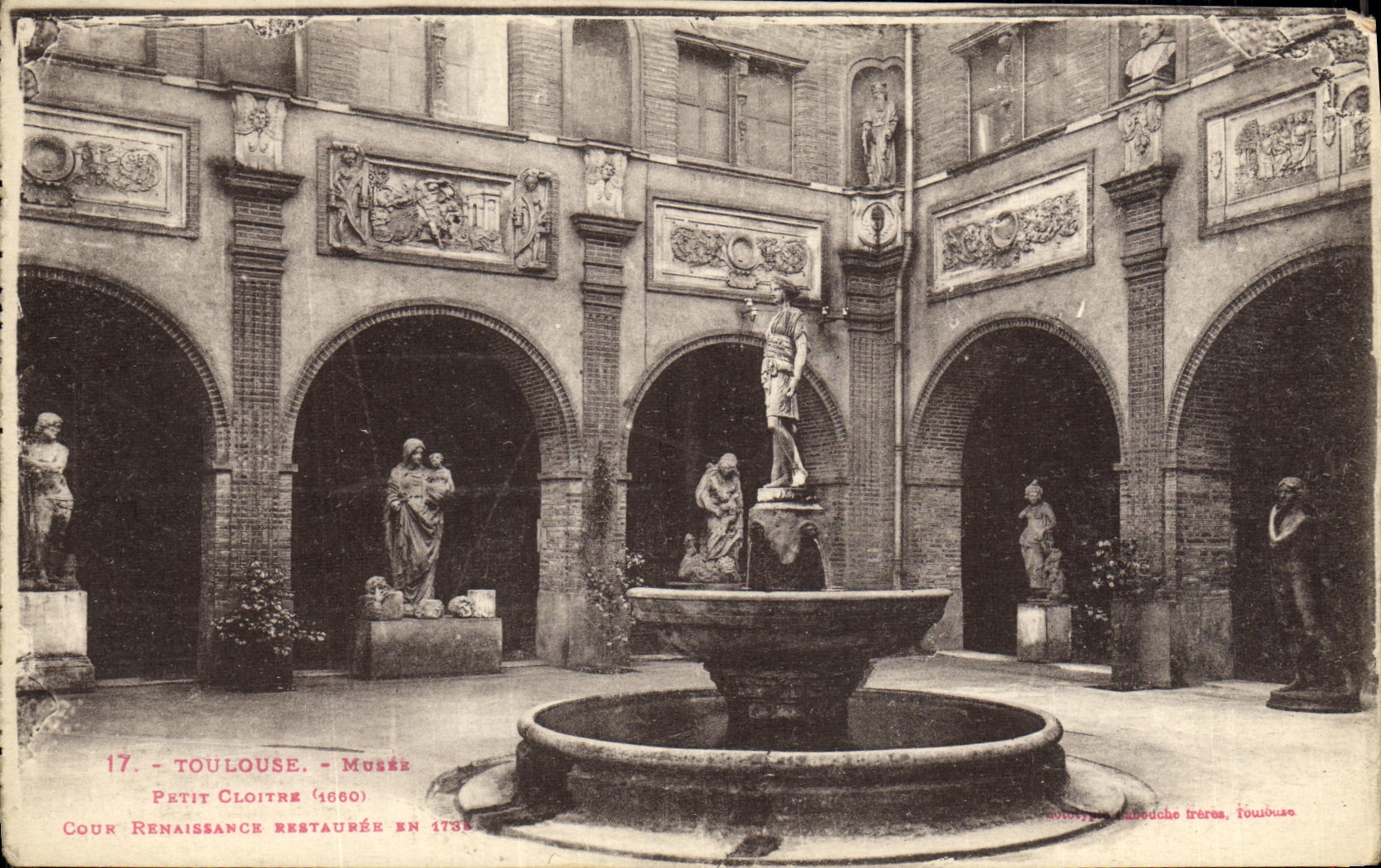 CPA Toulouse Musee petit cloitre Cour Renaissance