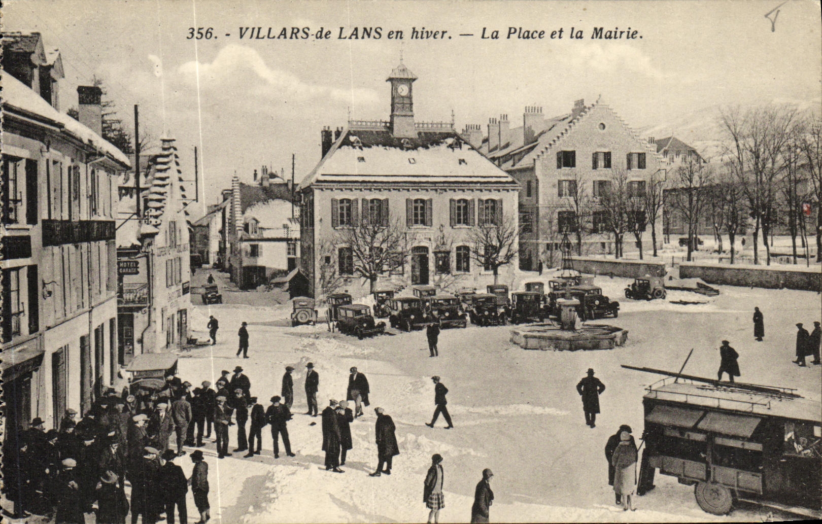Villars-de-Lans en hiver — La Place et la Mairie — Édition Martinotto Frères, n° 356