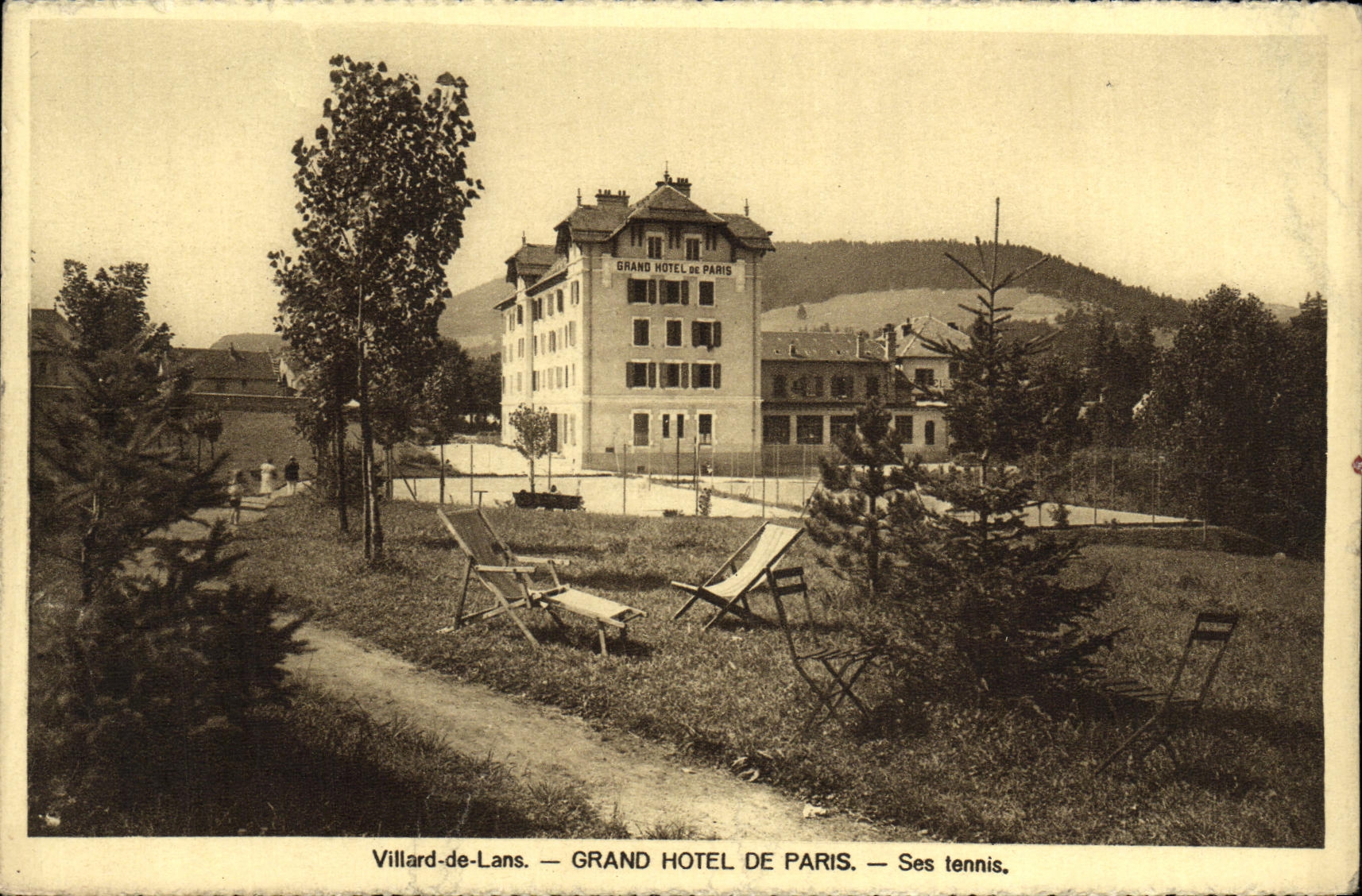 Villard-de-Lans — GRAND HOTEL DE PARIS — Ses tennis.