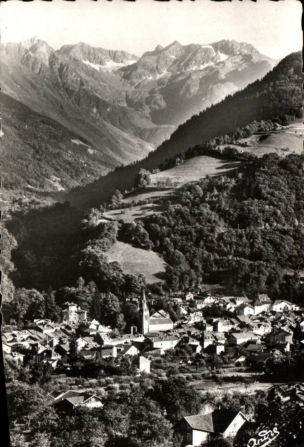 CPM Allevard les Bains Vue generale et le Massif du Gleyzin