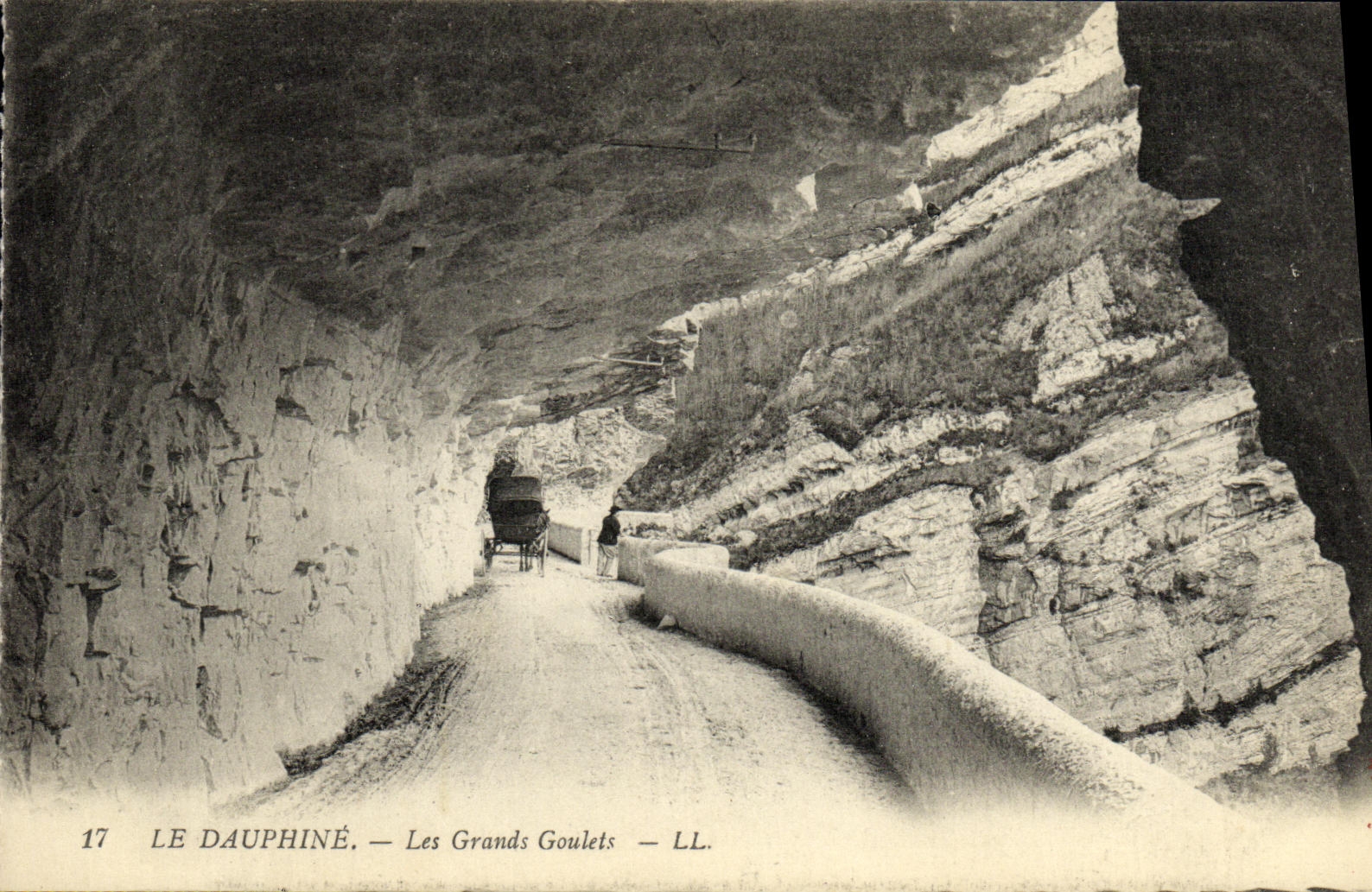 CPA Le Dauphine Les Grand Goulets