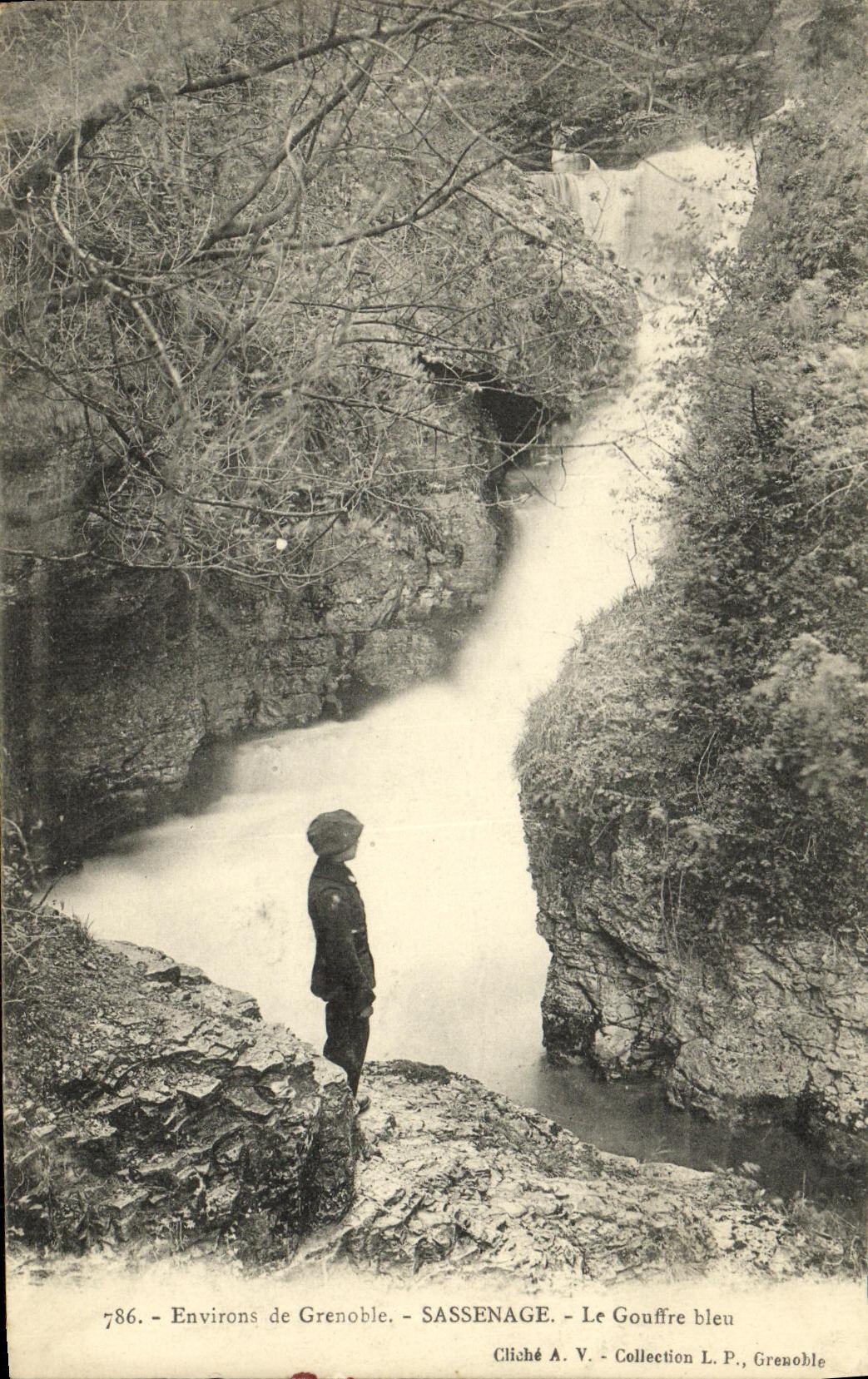 Sassenage - Le Gouffre bleu — cascade dans un canyon rocheux, éditeur A.V. n°786