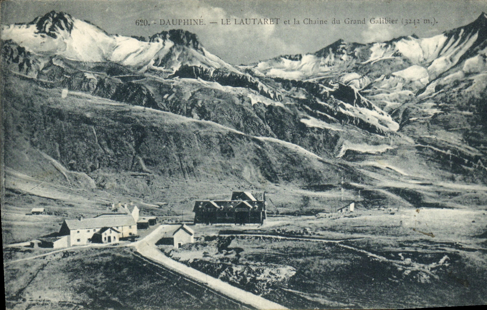 Dauphiné — Le Lautaret et la Chaîne du Grand Galibier (3242 m.) — C. Baffert, Grenoble, n°620