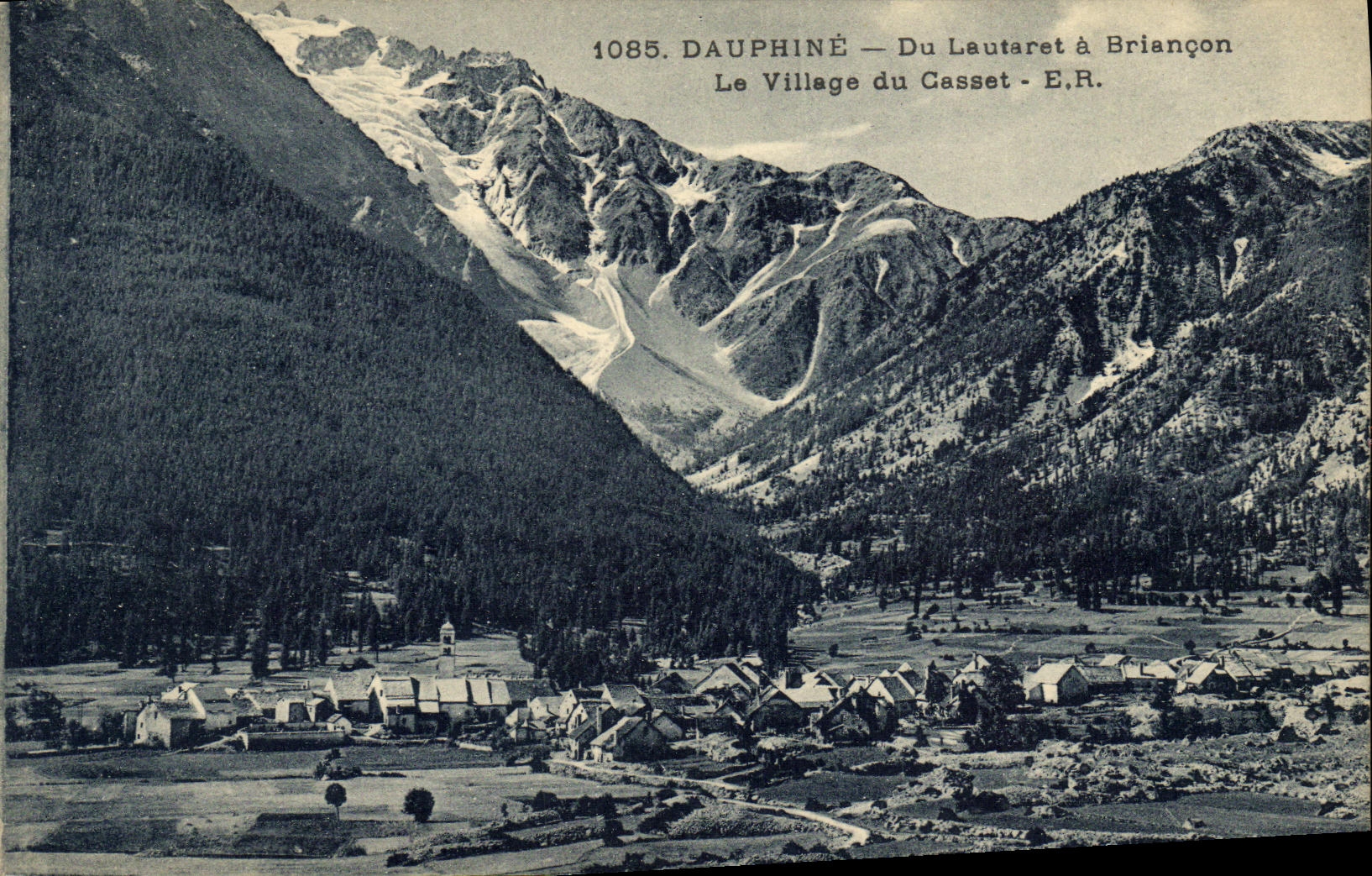 CPA Dauphine Du Lautaret a Briancon Le Village du Casset