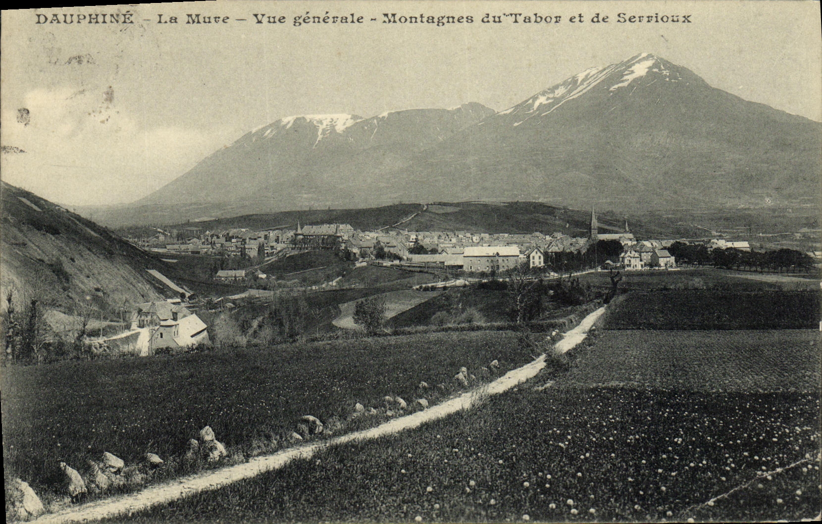 CPA Dauphine La Mure Vue generale Montagnes du Tabor et de Serroioux