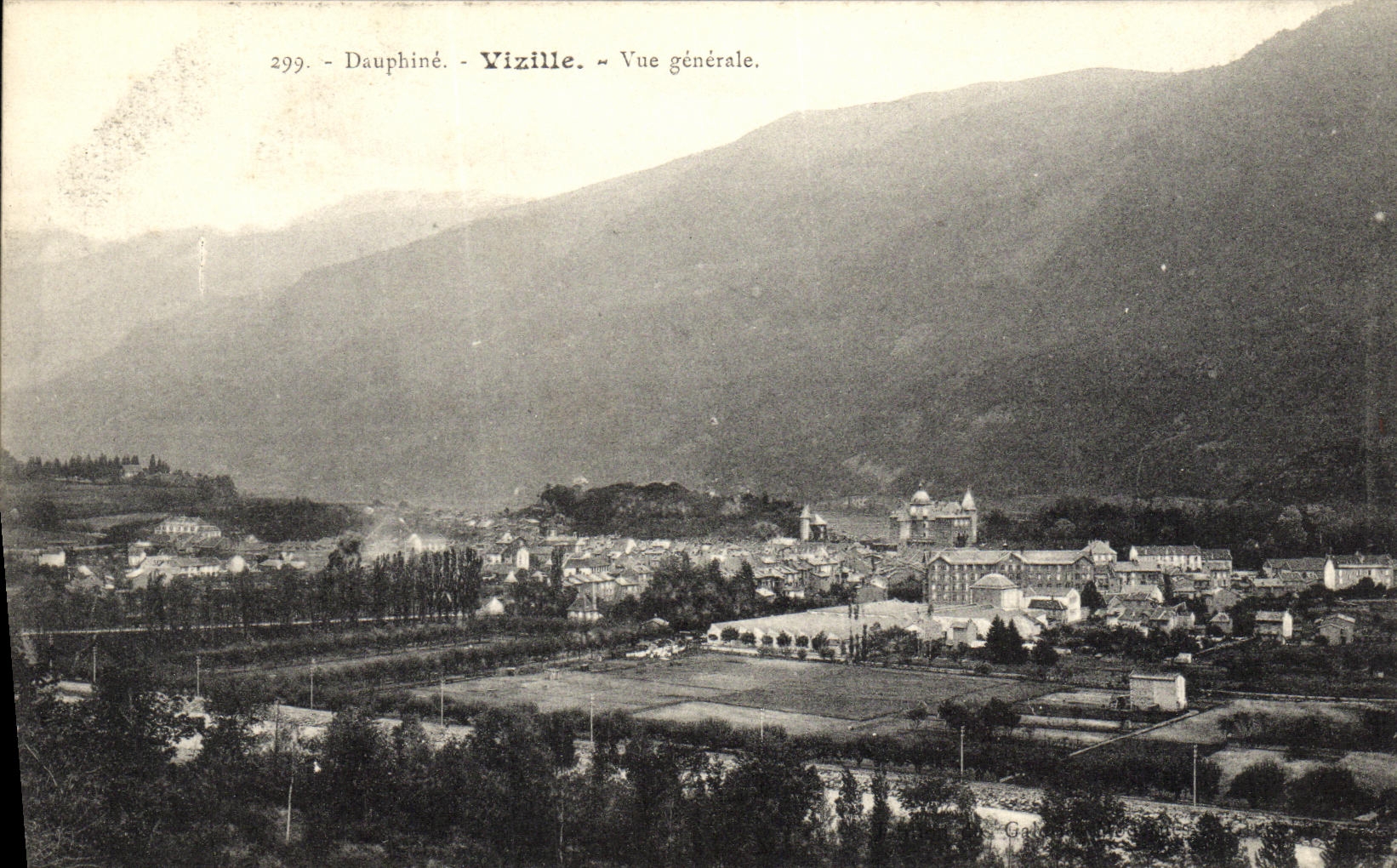 CPA Dauphine Vizille Vue generale
