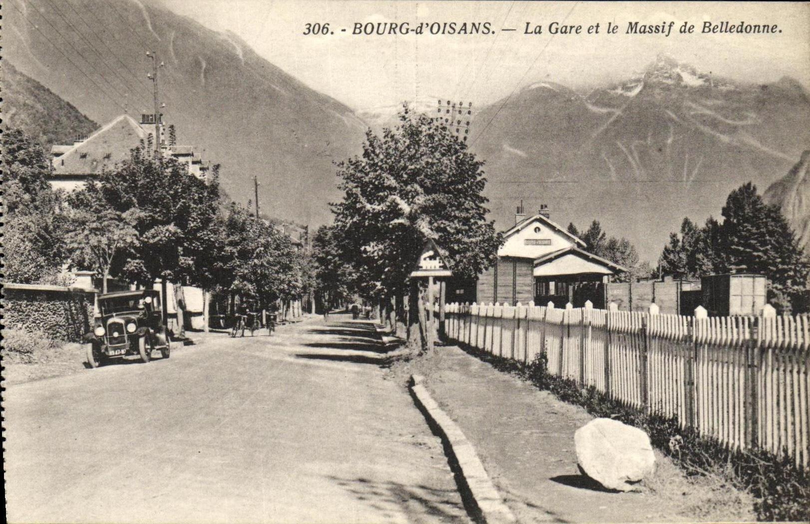 CPA Bourg d Oisans La Gare et le Massif de Belledonne