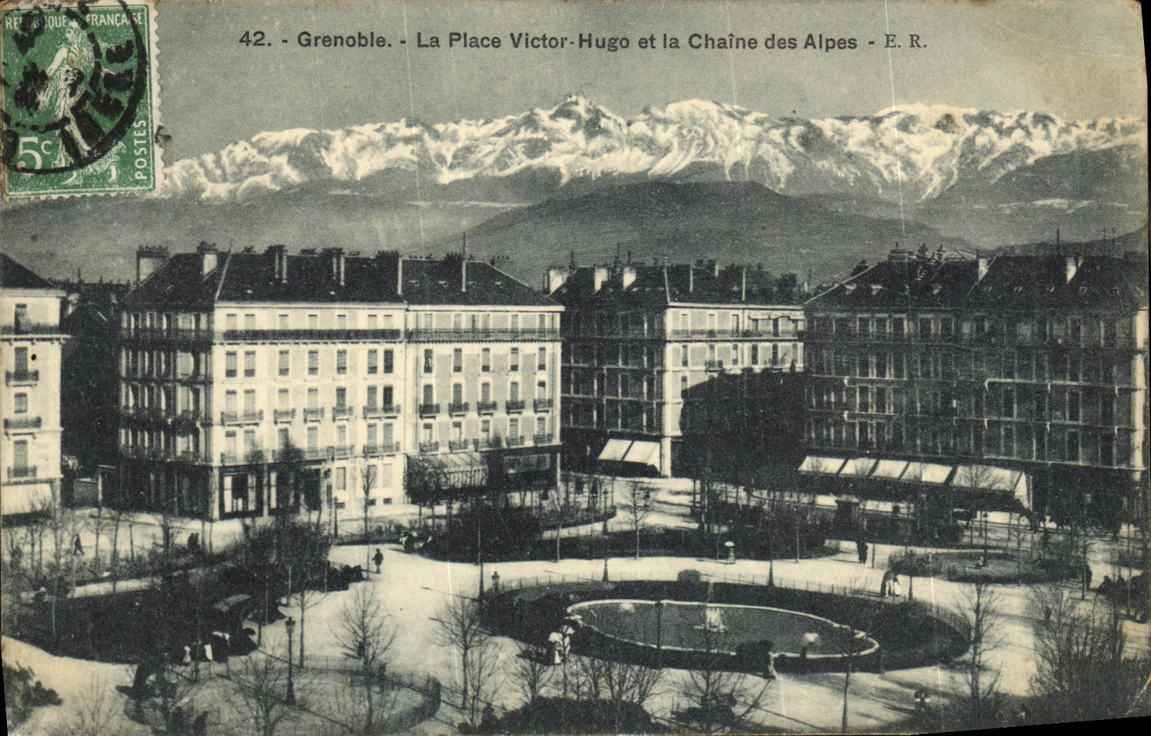 CPA Grenoble La Place Victor Hugo et la Chaine des Alpes
