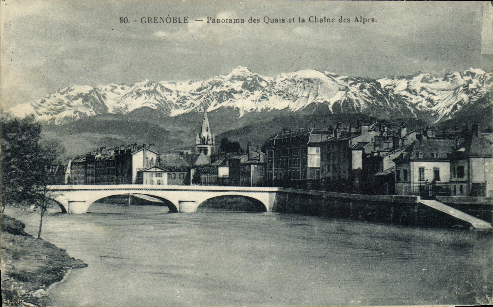 Grenoble — Panorama des Quais et la Chaîne des Alpes — Edition M. Bourdater