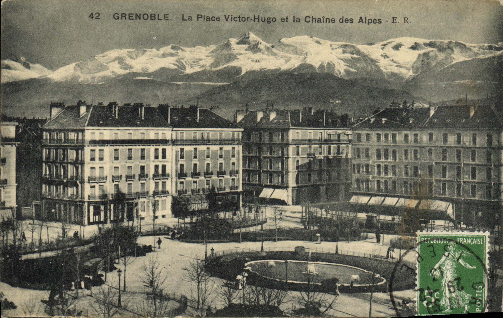 Grenoble - Place Victor-Hugo und die Alpenkette - E.R.