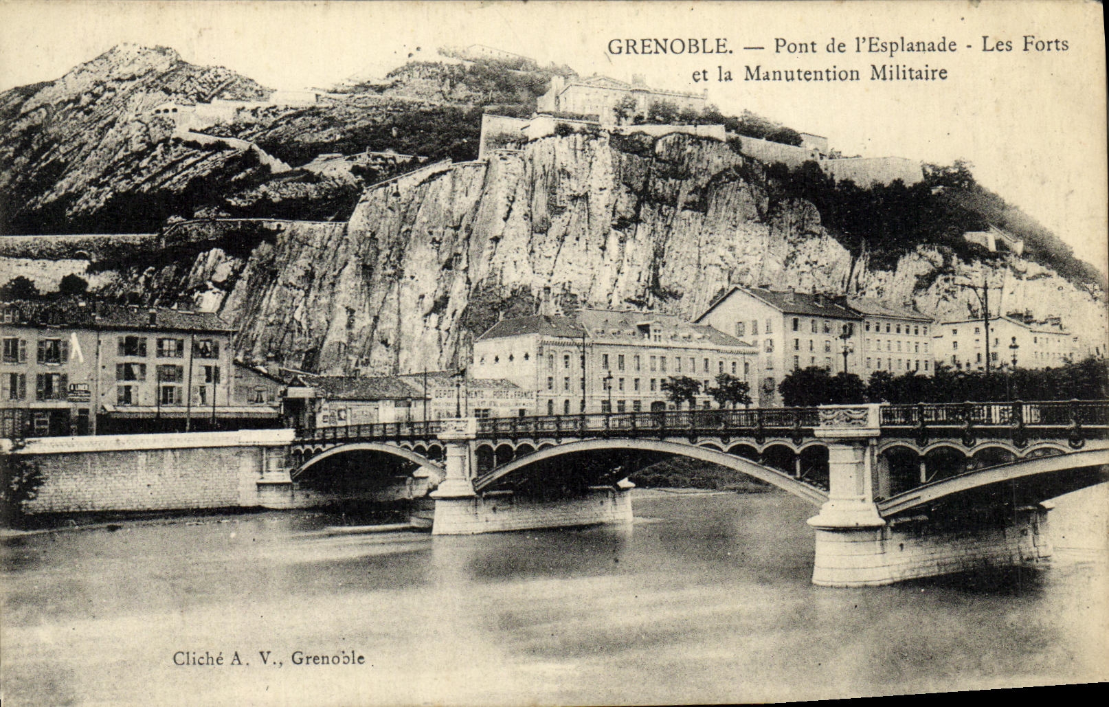 CPA Grenoble Pont de l Esplanade Les Forts et la Manutention Militaire