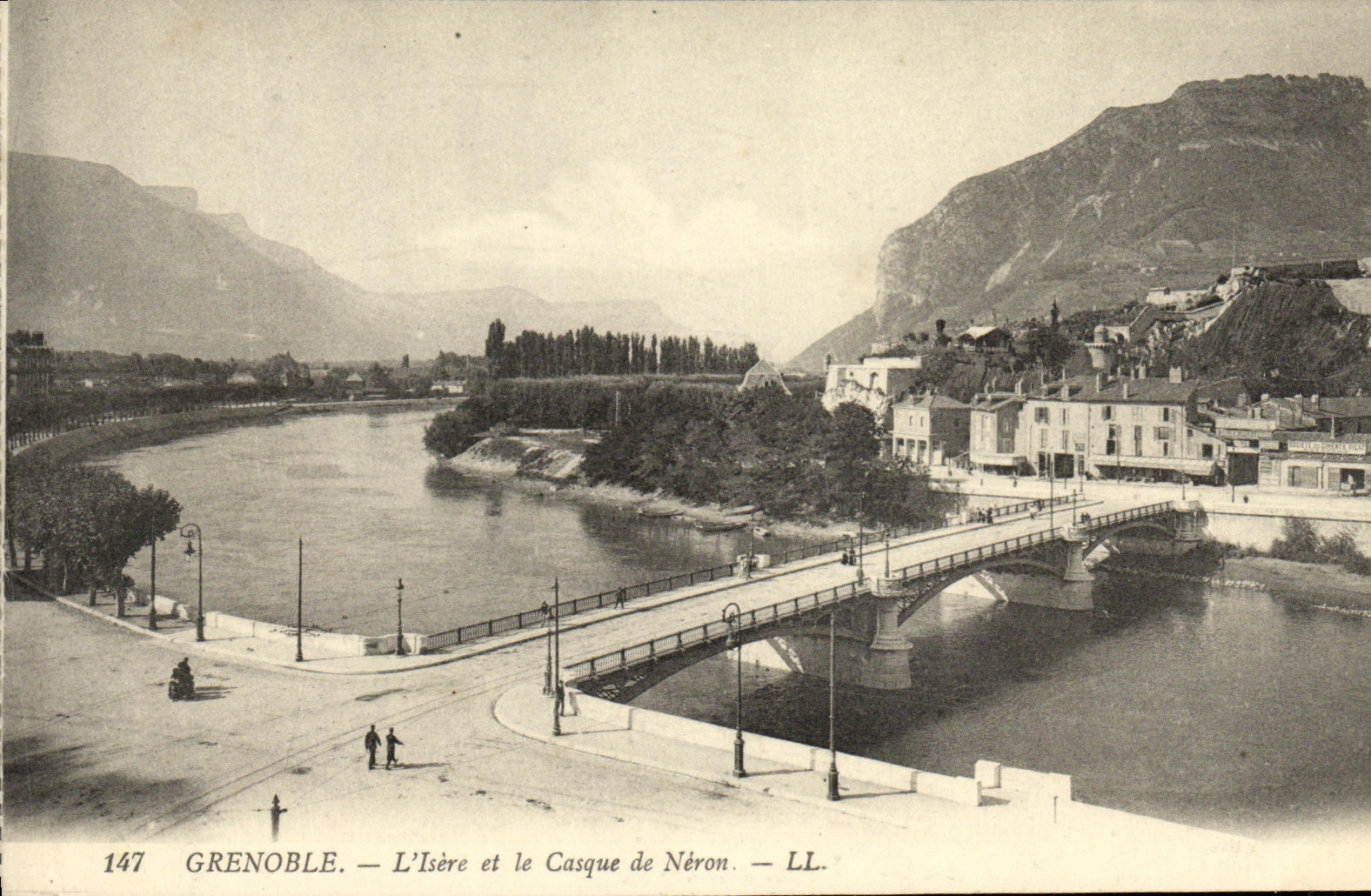 CPA Grenoble L Isere et le Casque de Neron