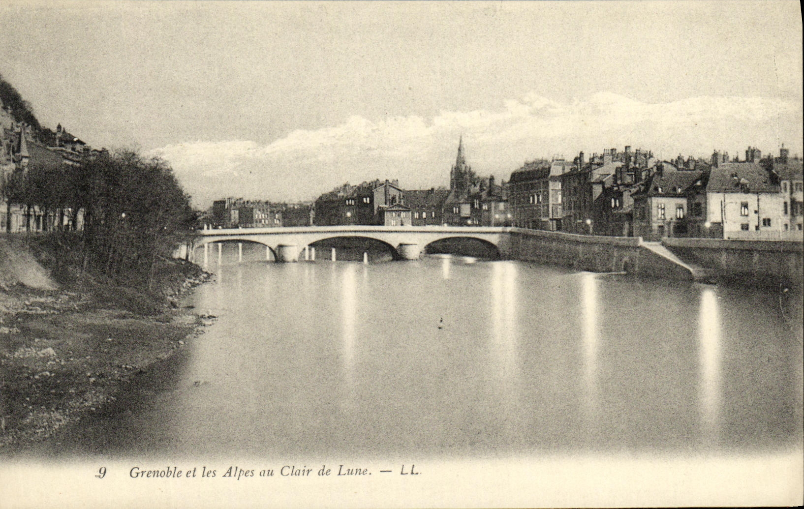 Grenoble et les Alpes au Clair de Lune — LL.