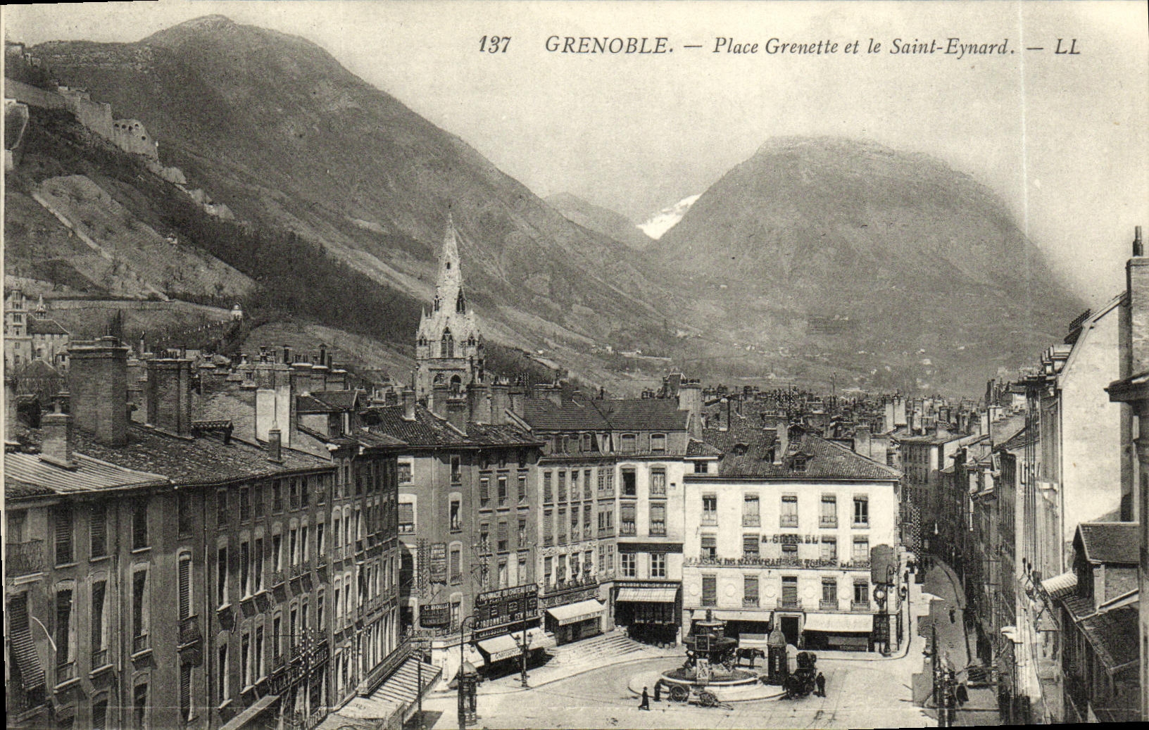 CPA Grenoble Place Grenette et le Saint Eyanrd