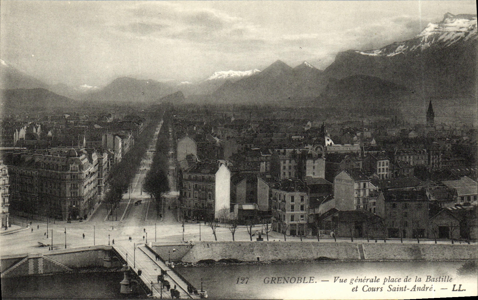 CPA Grenoble Vue Generale Place de la Bastille et Cours Saint Andre