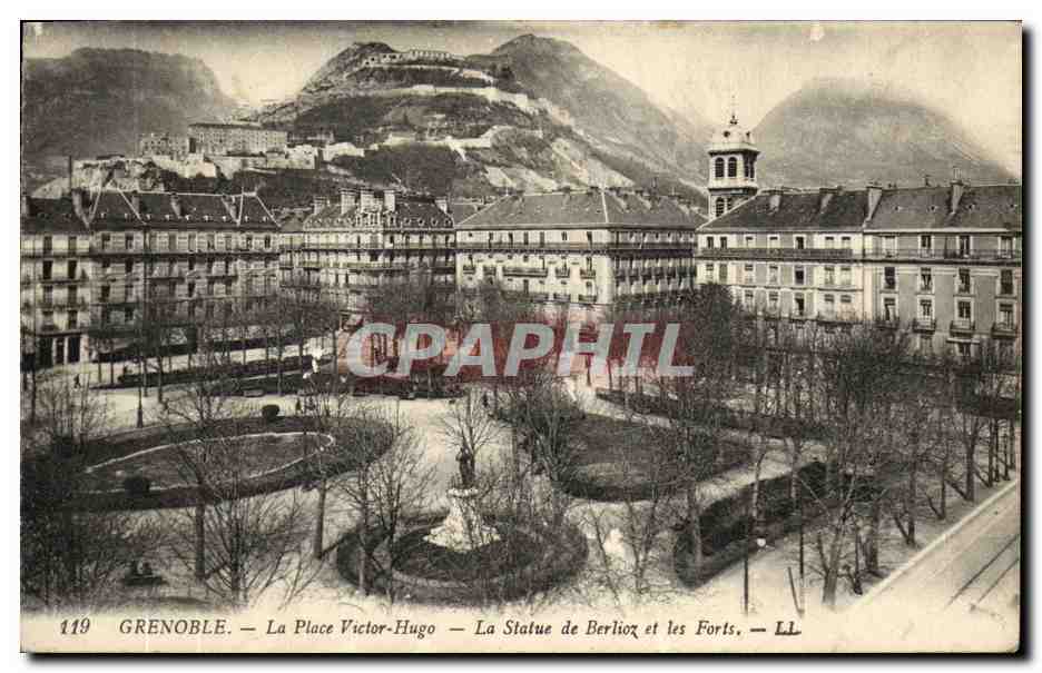 Grenoble — La Place Victor-Hugo — La Statue de Berlioz et les Forts — LL