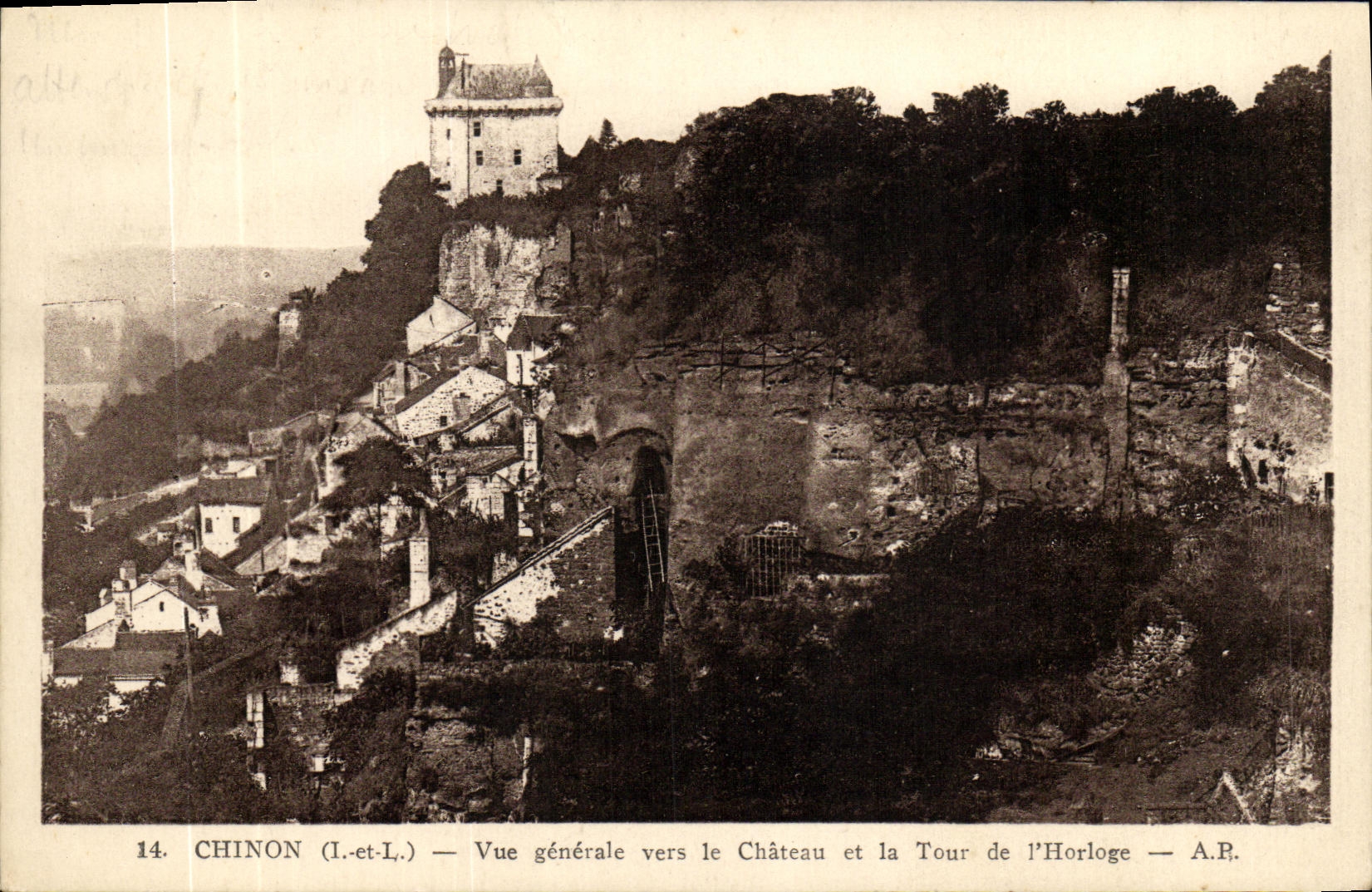 CPA Chinon Vue Generale Vers le Chateau et la Tour de L Horloge