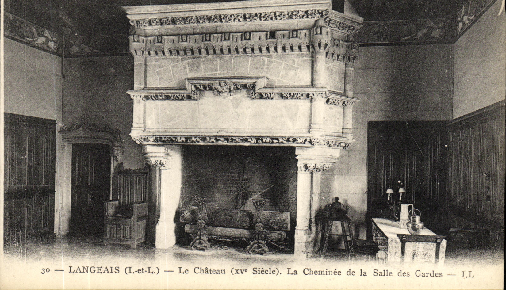 CPA Langeais Chateau La cheminee de la salle des gardes